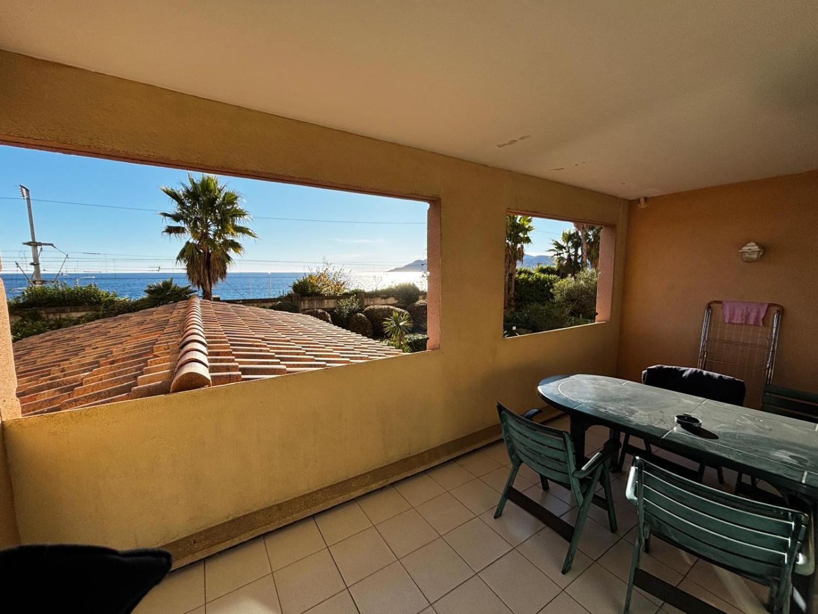 Appartamento In Riva Al Mare A Кан Екстериор снимка
